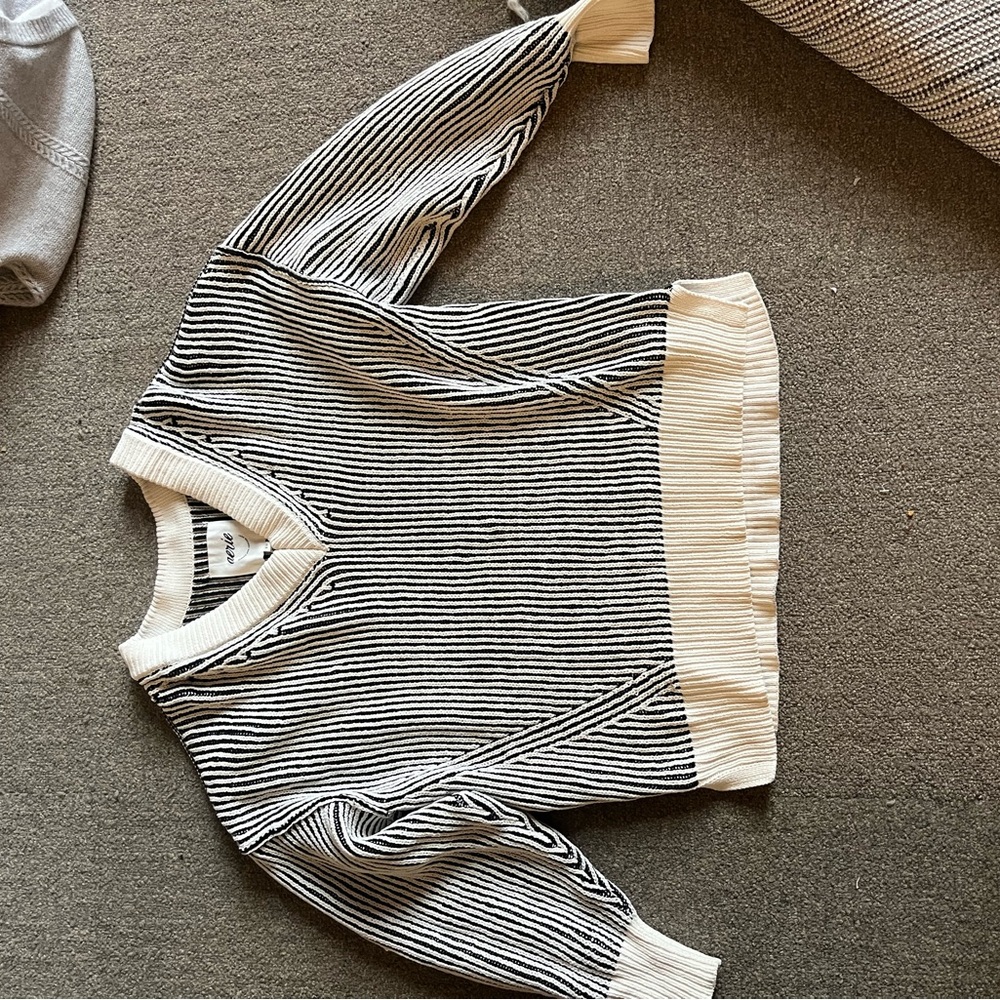 Aerie Black and Cream V-Neck Sweater